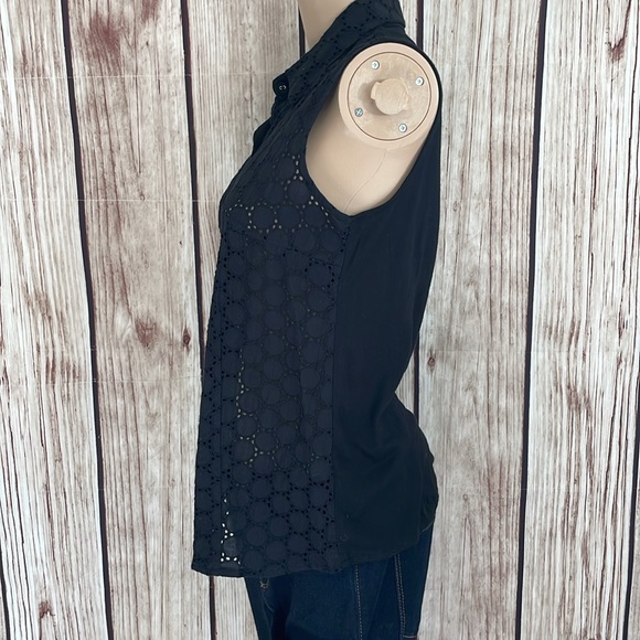 JohnPaulRichard Black Button Down Collard Tank w/Circle Punch Out Front - Small - Picture 3 of 7